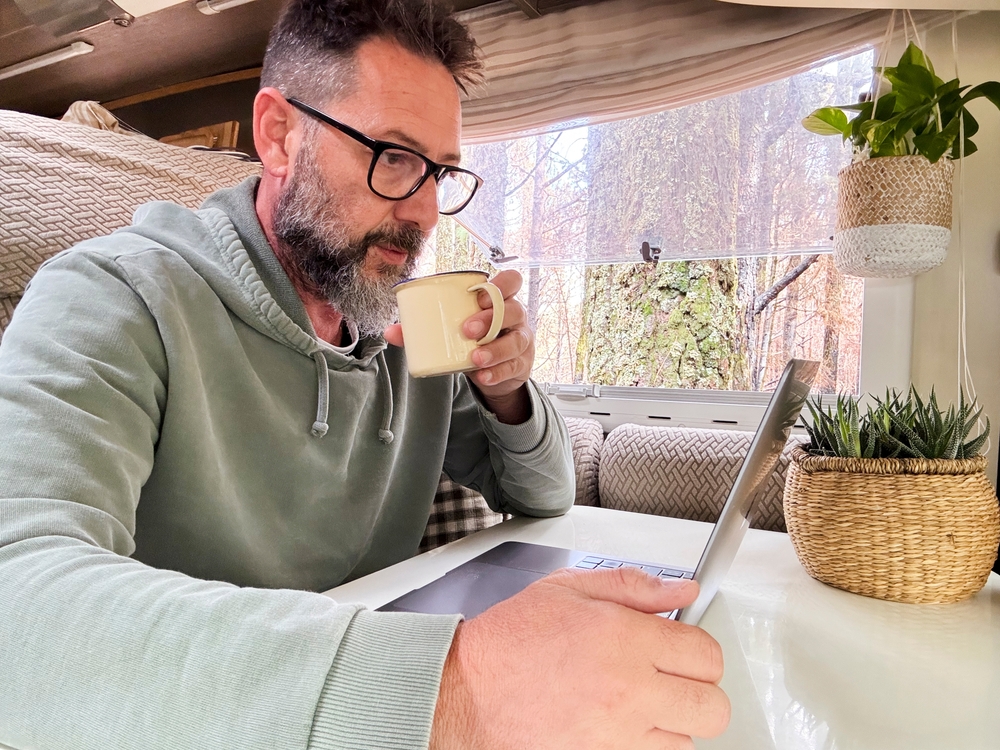 How to Stay Connected While Travelling in Your Motorhome